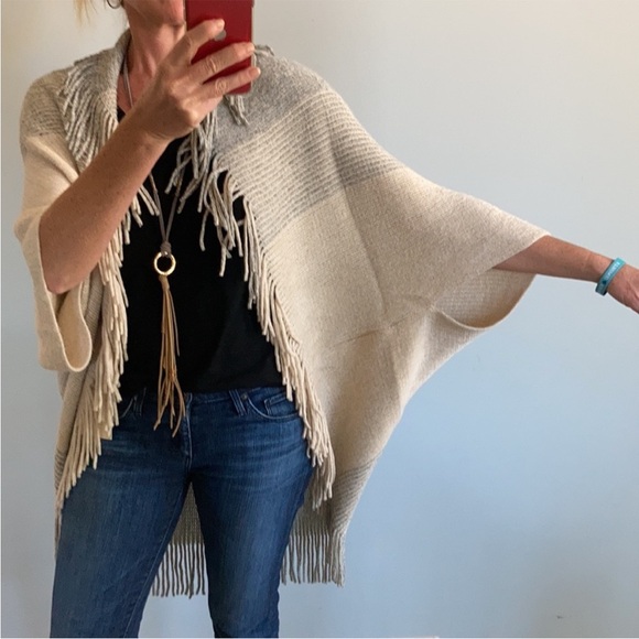 Oatmeal & Grey Fringed Sweater Kimono/Wrap - Picture 8 of 8